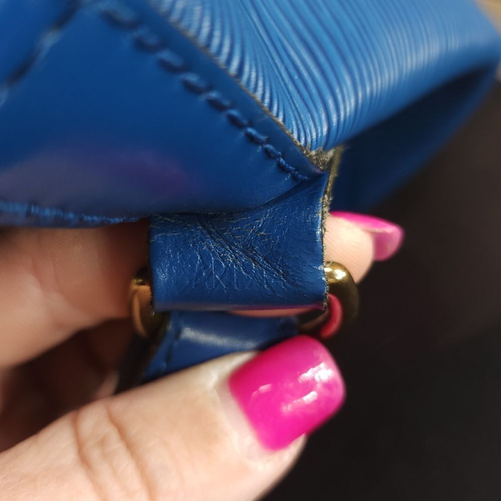 Authentic Louis Vuitton Noe Epi Drawstring Bag - Picture 13 of 16